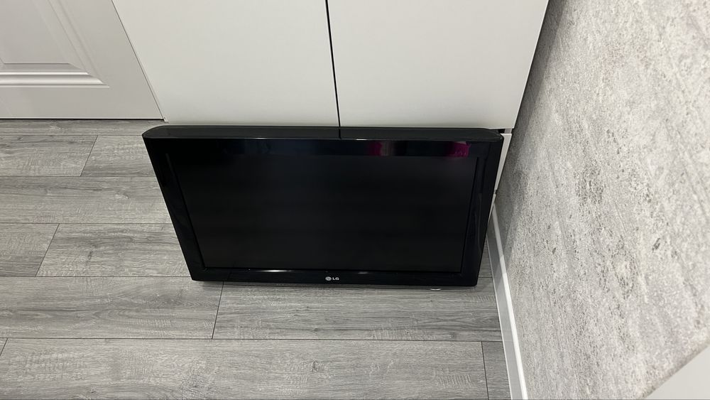 Продам телевизор LG