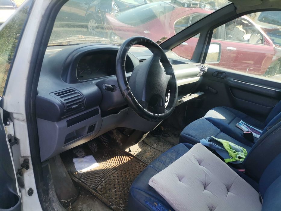 Продавам Peugeot Expert 1.9 дизел на части.