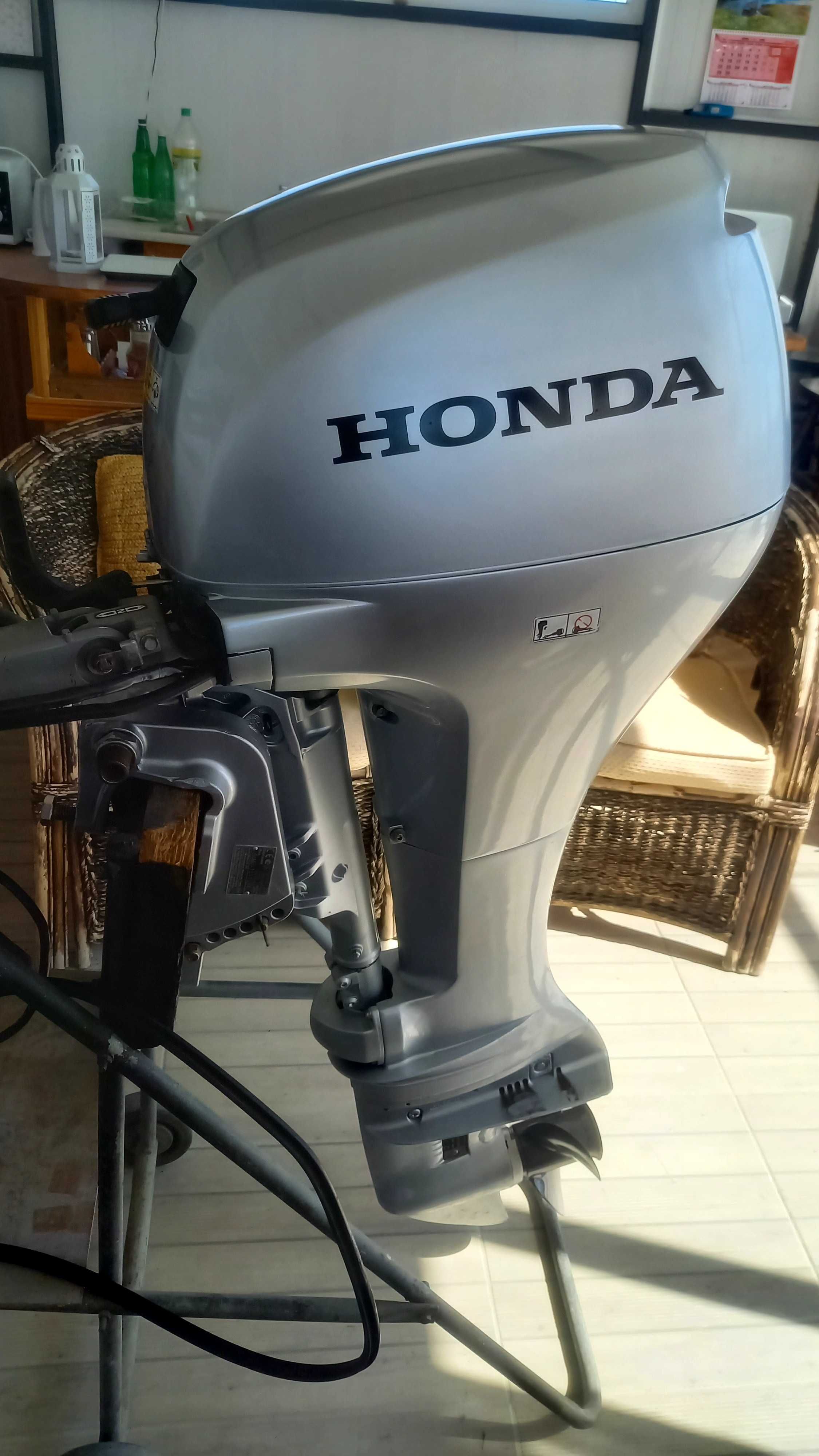 Извънбордов двигател Honda 20 коня