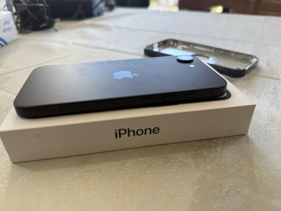 iPhone 16e 256 gb с гаранция