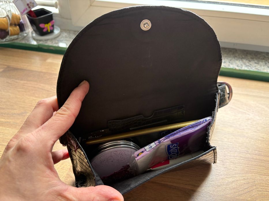 Borseta neagra Reserved