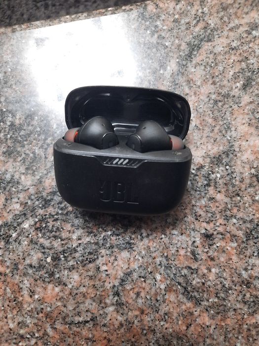 Casti JBL de doua ori folosite