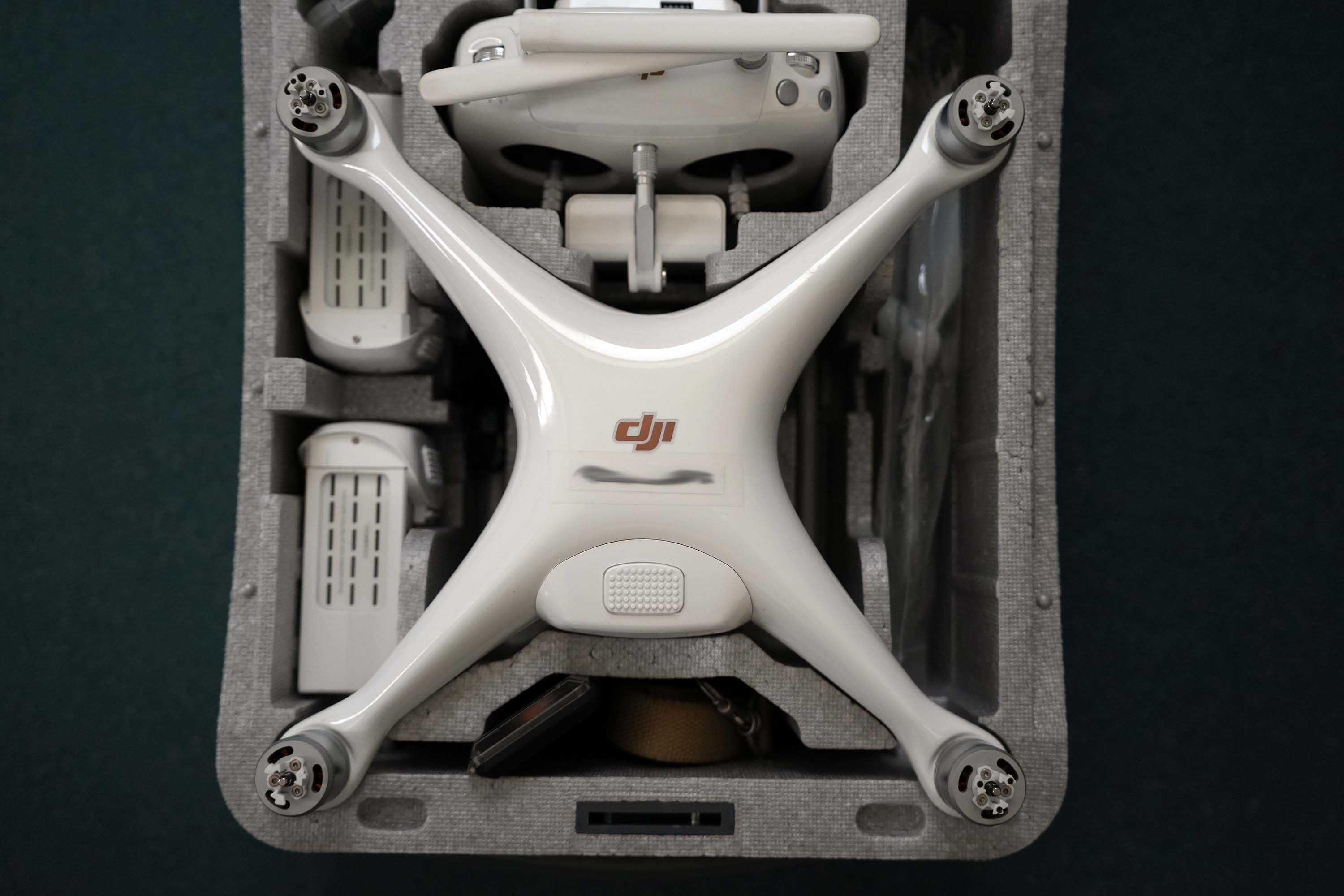 Drona DJI Phantom 4 Pro V2.0 cu 5 baterii, filtre ND, cutie transport