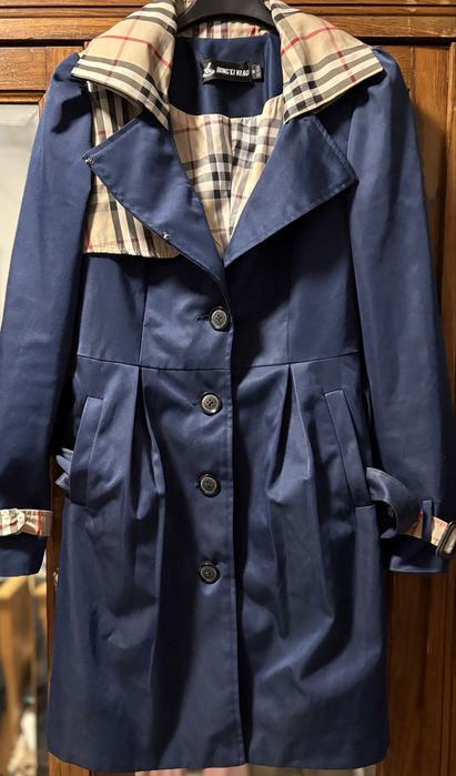 Pardesiu cu motiv Burberry