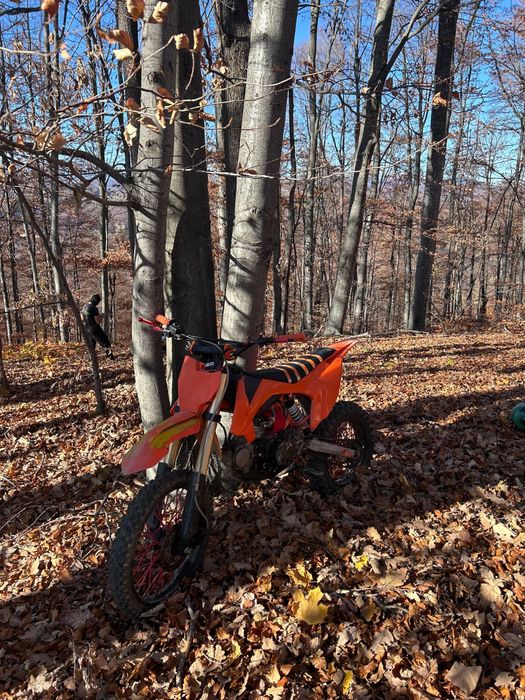 Vand cross 125cc ultra , crossul merge impecabil nu are probleme