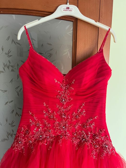 Rochie rosie realizata de atelierul White Lady