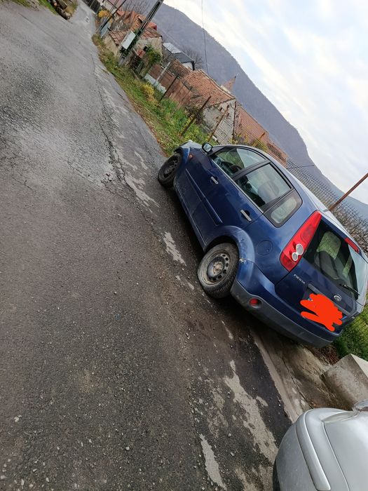 Ford fiesta avariat