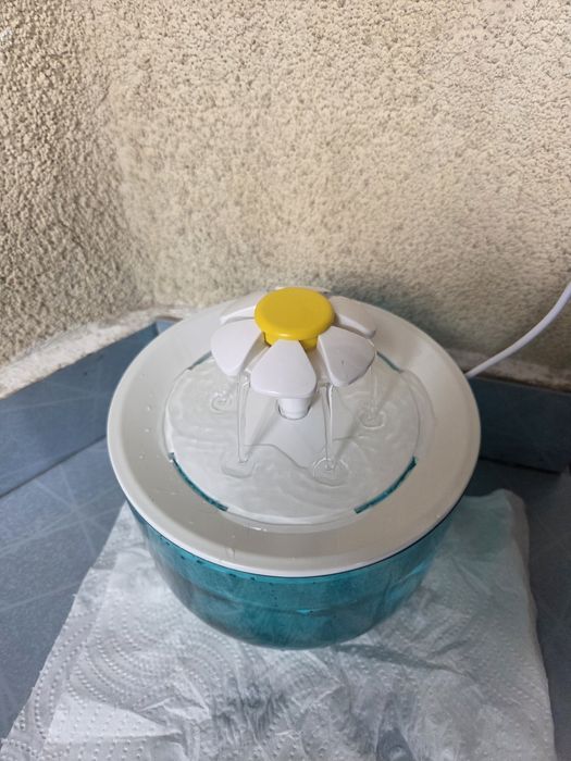 Fantana apa animale companie pisici catei