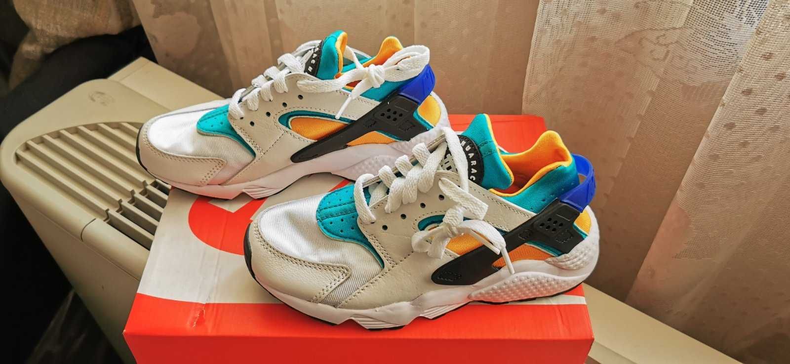 Оригинални маркови дамски маратонки NIKE Air Huarache - 35,5 номер
