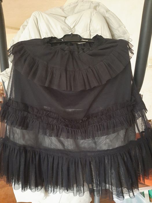 Детска пола от тюл черна на фирмата SISLEY.