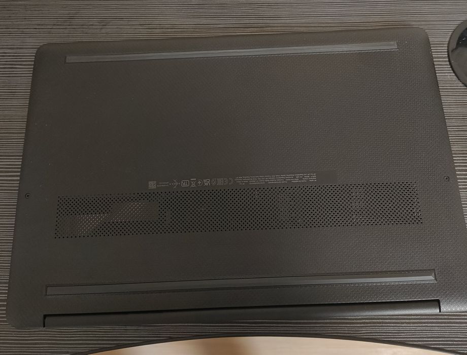 HP 15s Ryzen 5/16GB RAM/512GB SSD/+ подаръци (Logitech + Redragon)