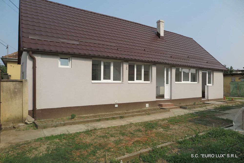 Casa - Vladimirescu, pe soseaua principala