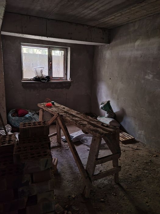 Продается квартира в центре 2/0/6 Чилонзар 23,цоколь 61 КВ м срочно