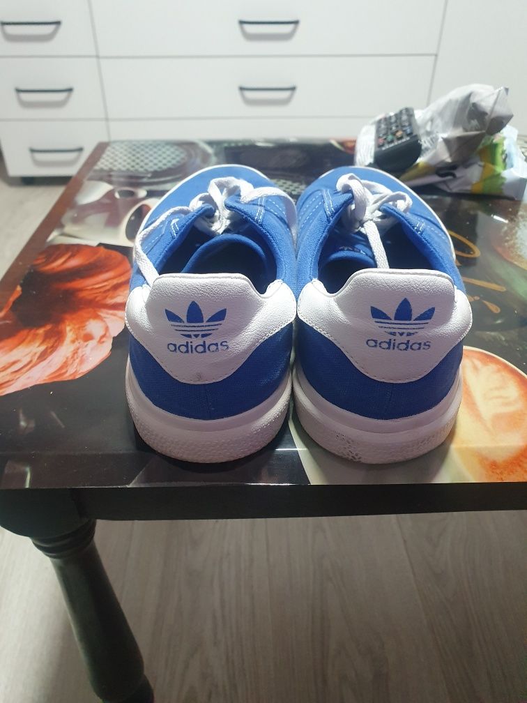 De vânzare tenesi originali adidas măsură 46