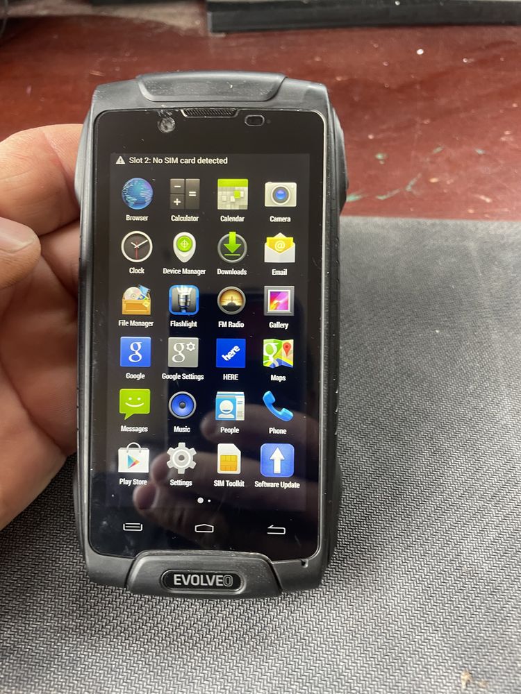 ударо и водо устойчив смартфон EVOLVEO StrongPhone Q8 LTE