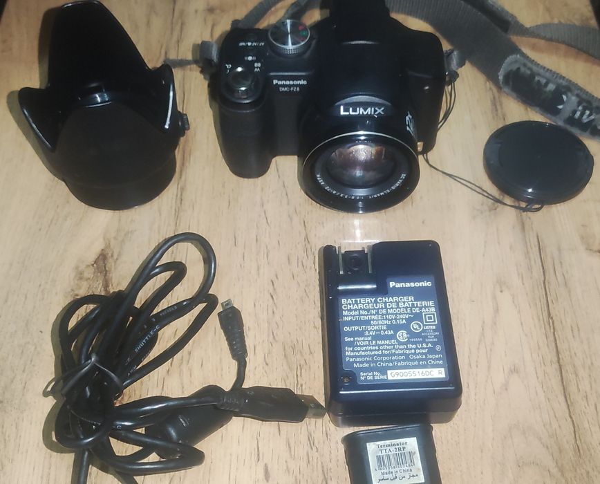 Panasonic Lumix DMC FZ8 качественный японский ультразум.