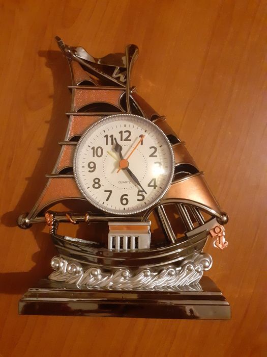 Ceas decorativ in forma de barca