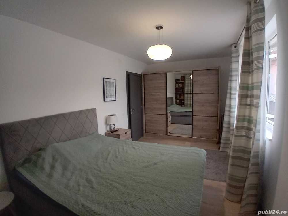 Vand apartament spatios 3 camere Floresti