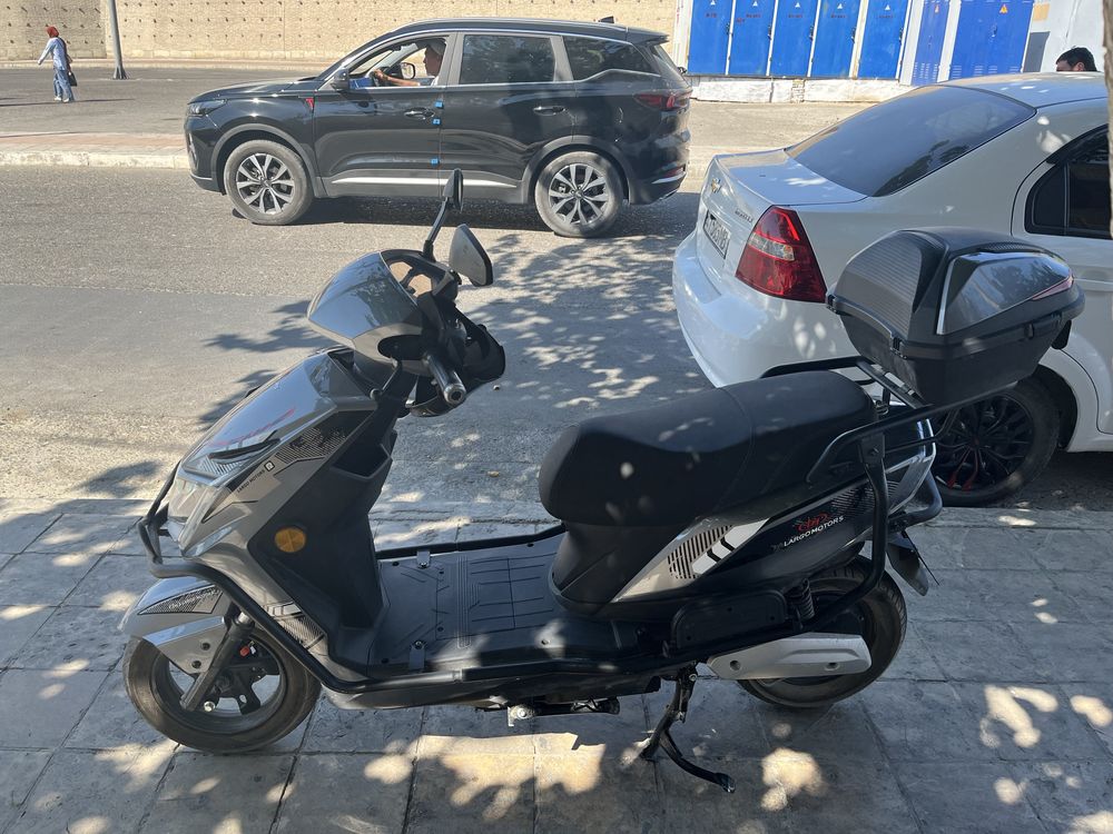 Skuter sastayanisi juda zo’r ayni vapshe yoq srochni sotiladi arzonga