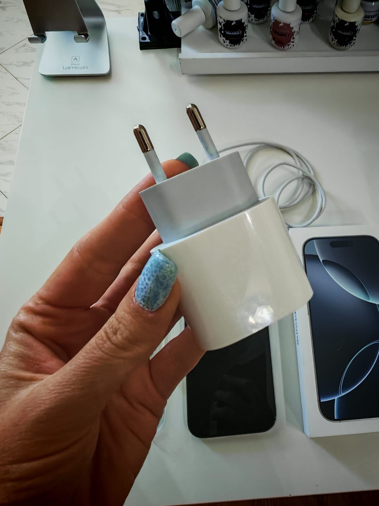 iPhone 16 Pro 128GB White Titanium – КАТО НОВ, с гаранция до 12.2027!