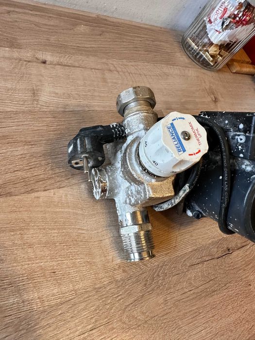 Pompa recirculare Grundfos 25-40/60 + Vana amestec