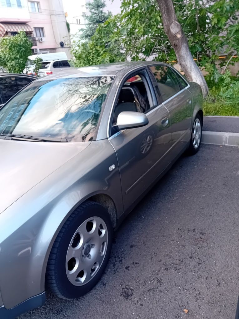 Vând Audi A4 B6 02.11.2002