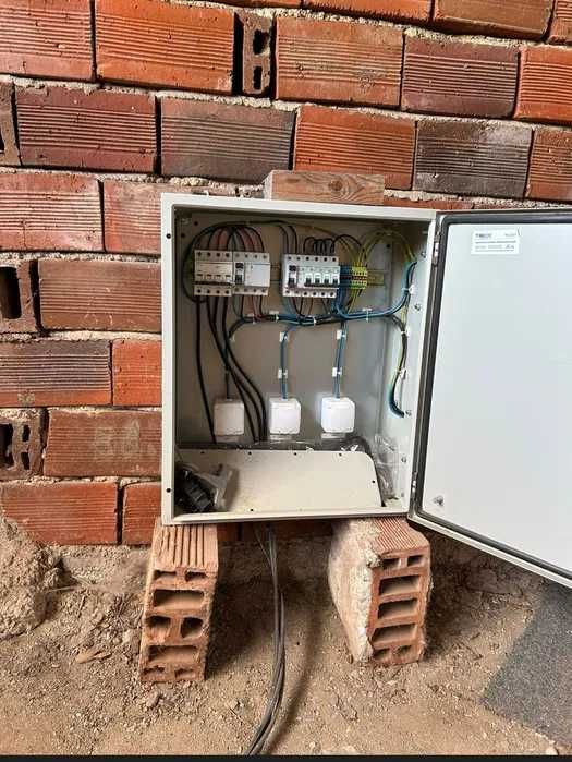 Продава парцел с постройка, на 40км. от София-център