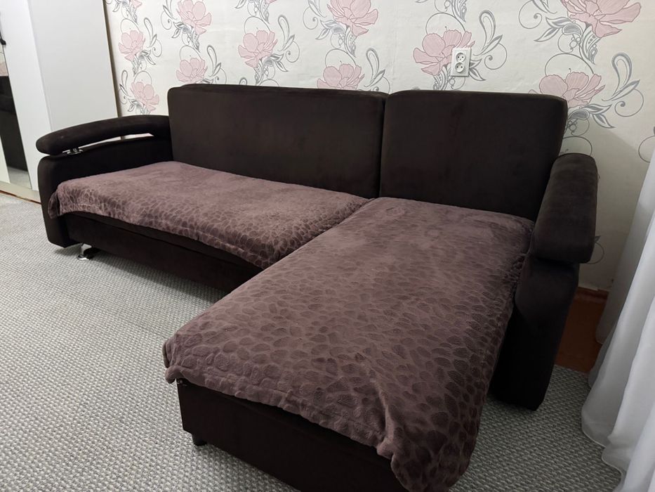 Диван угловой длинна 2,40 на 1,60