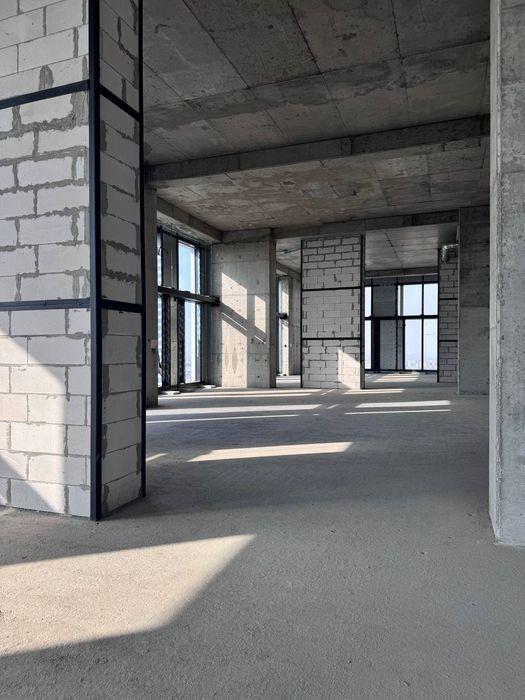 Продаётся уникальное коммерческое помещение 1100м2(N132)