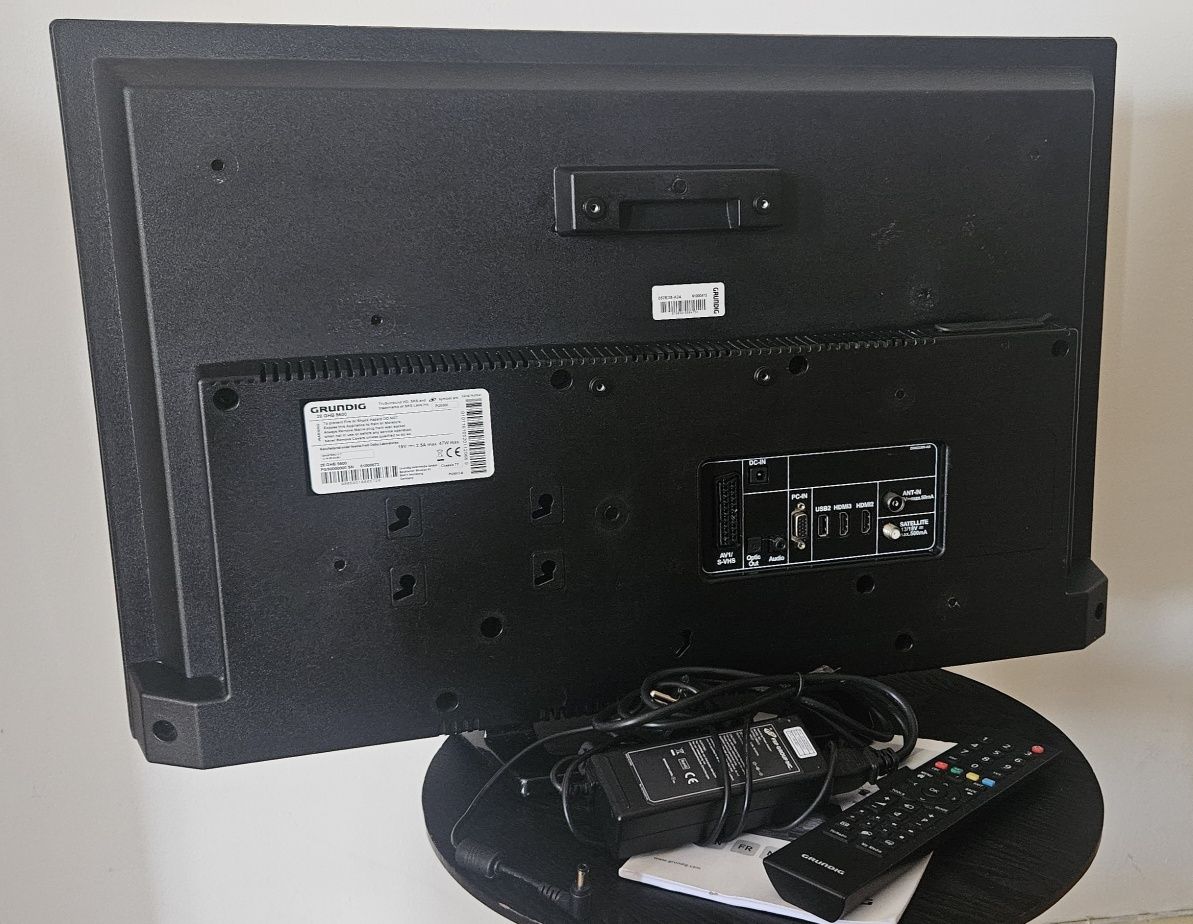 Телевизор GRUNDIG 28 инча