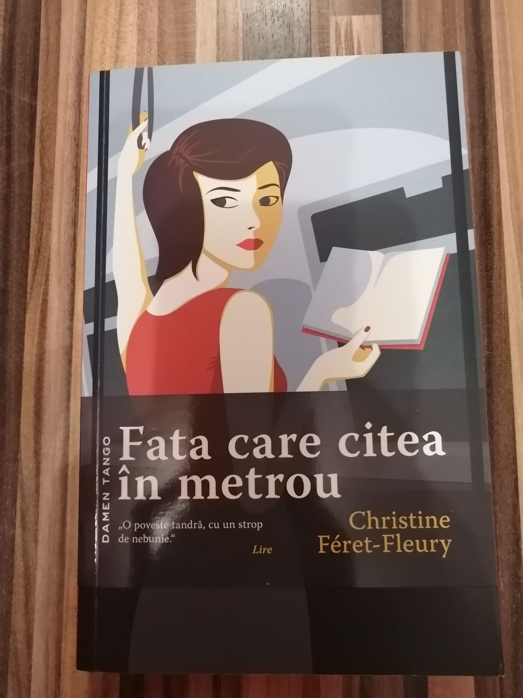 Fata care citea in metrou