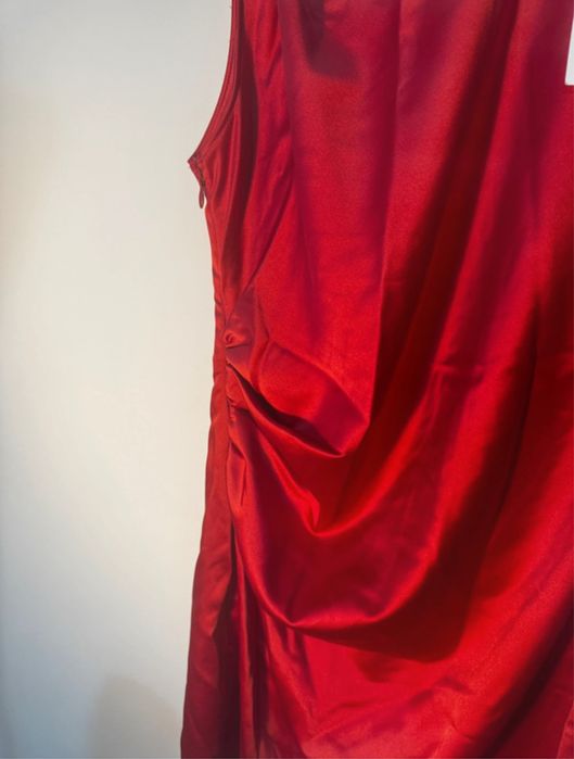 Rochie scurta satinata cu o maneca