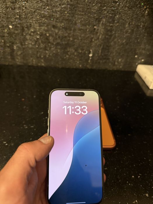 Iphone 15 pro full box 10/10 se restarteaza