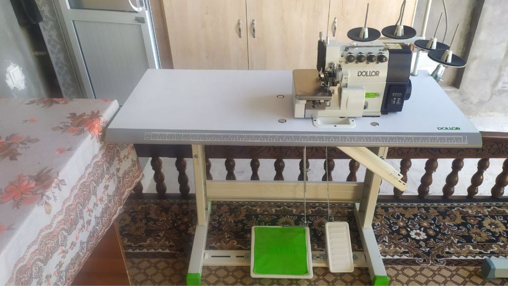 Продается оверлок новый