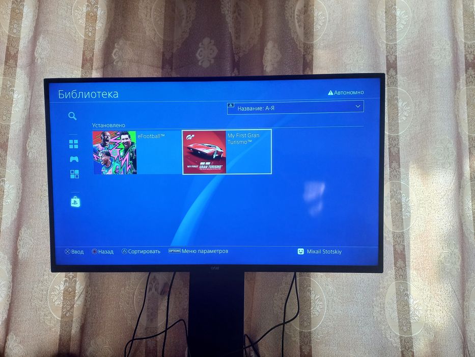 PS4 slim holati tiniq 500GB hotirasi 2 o'yin bor 1 djoystik bor plomba