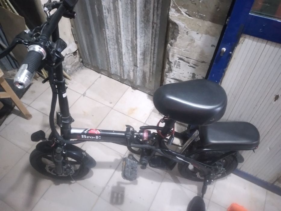 Здравствуйте продам электронный велосипед имя бройер