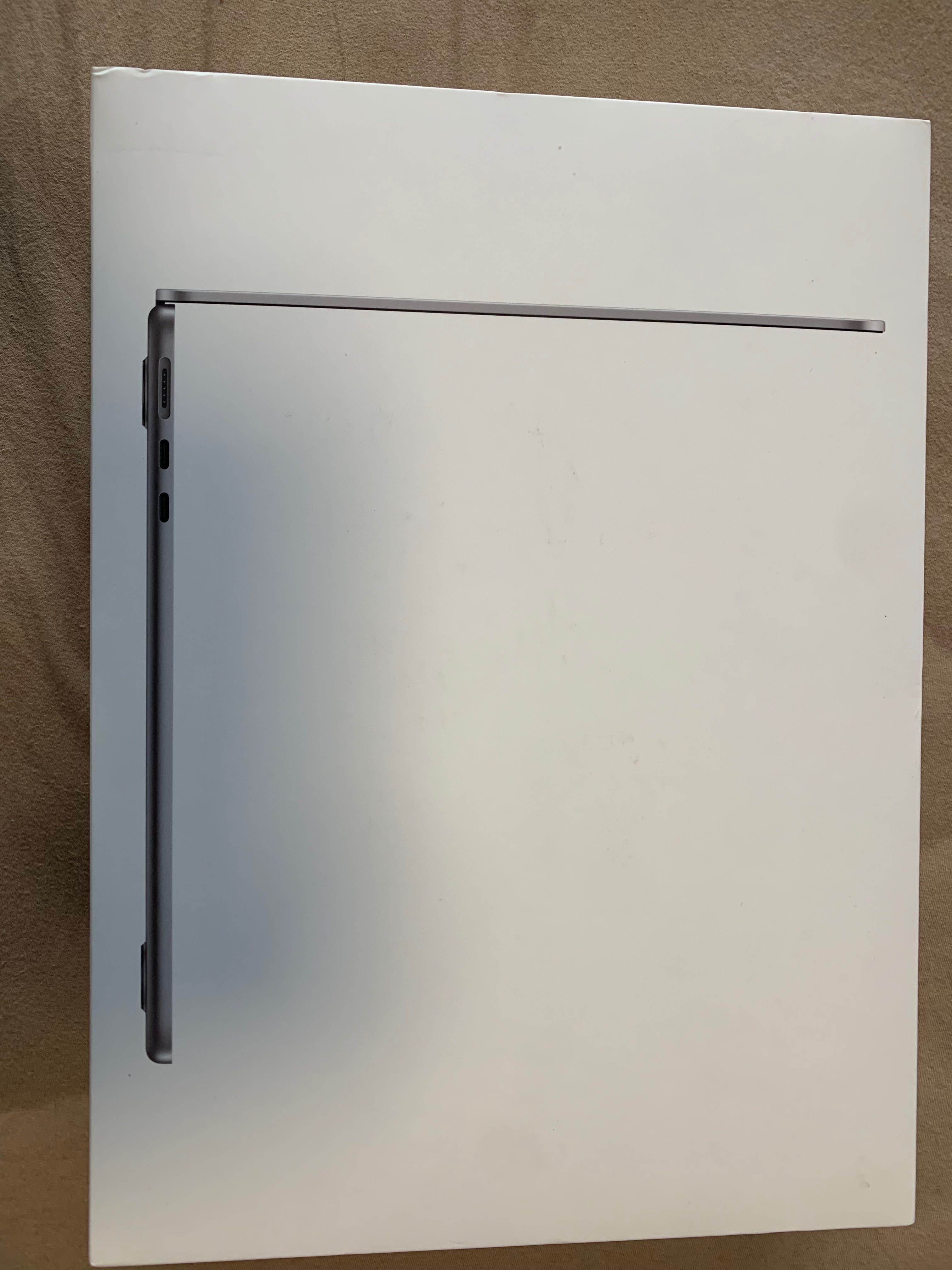 Продавам лаптоп Macbook Air 13.6”