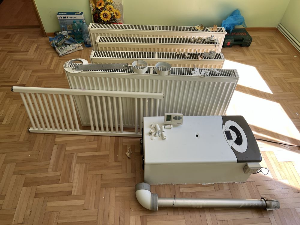Centrala Ariston 24kW, 2013, 5 calorifere, accesorii si termostat