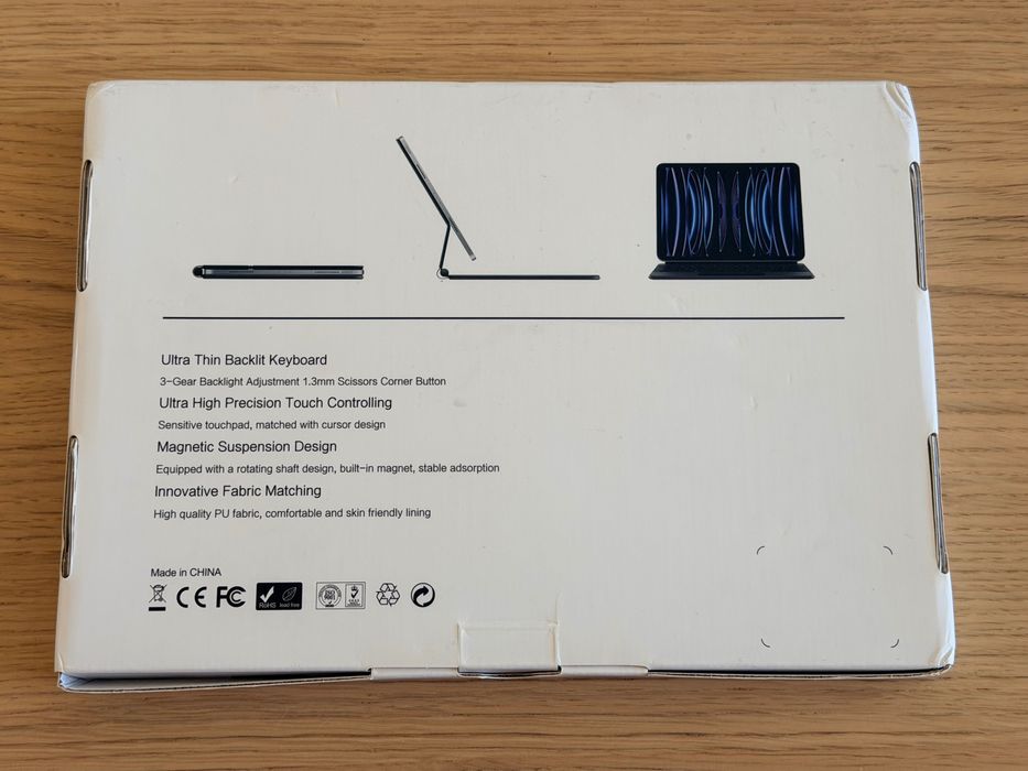 Клавиатура / кейс за iPad Pro 11" 2024 M4 еквивалент на Magic Keyboard