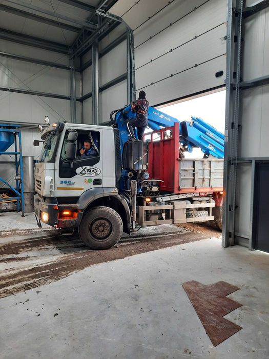 Inchiriez camion cu brat macara