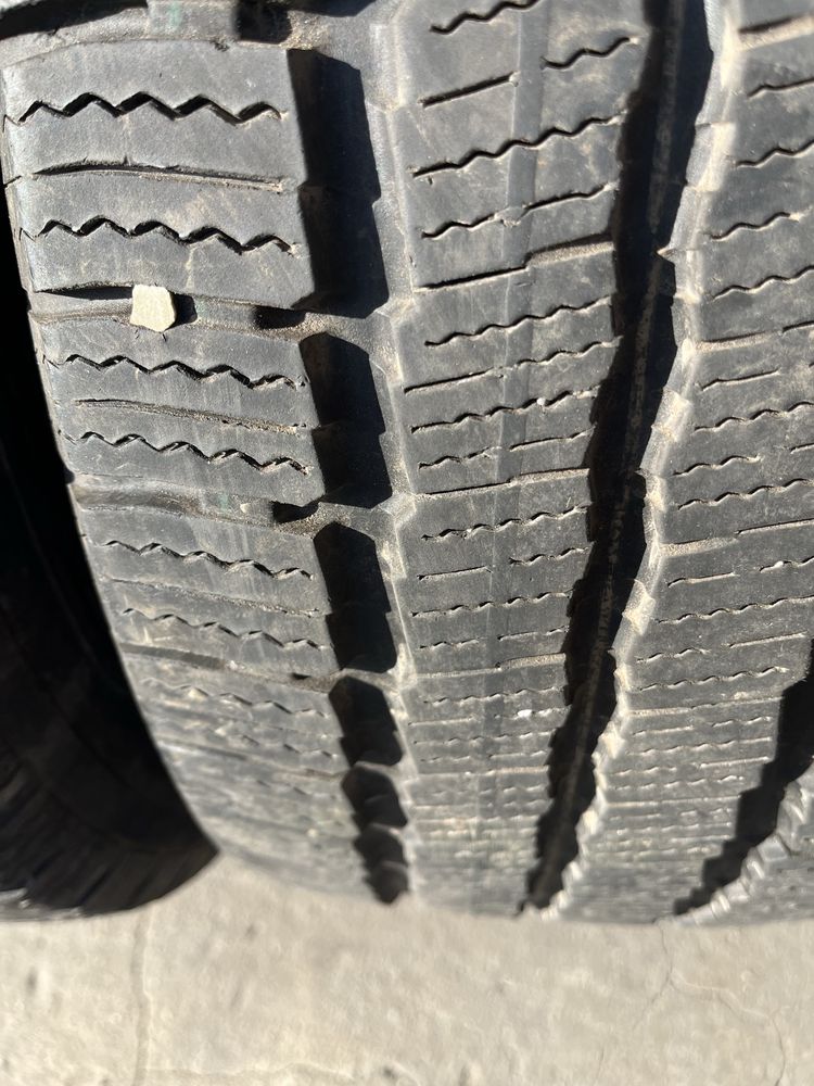 2 бр. зимни гуми за бус 235/65/16C GT Radial DOT 4116 6 mm