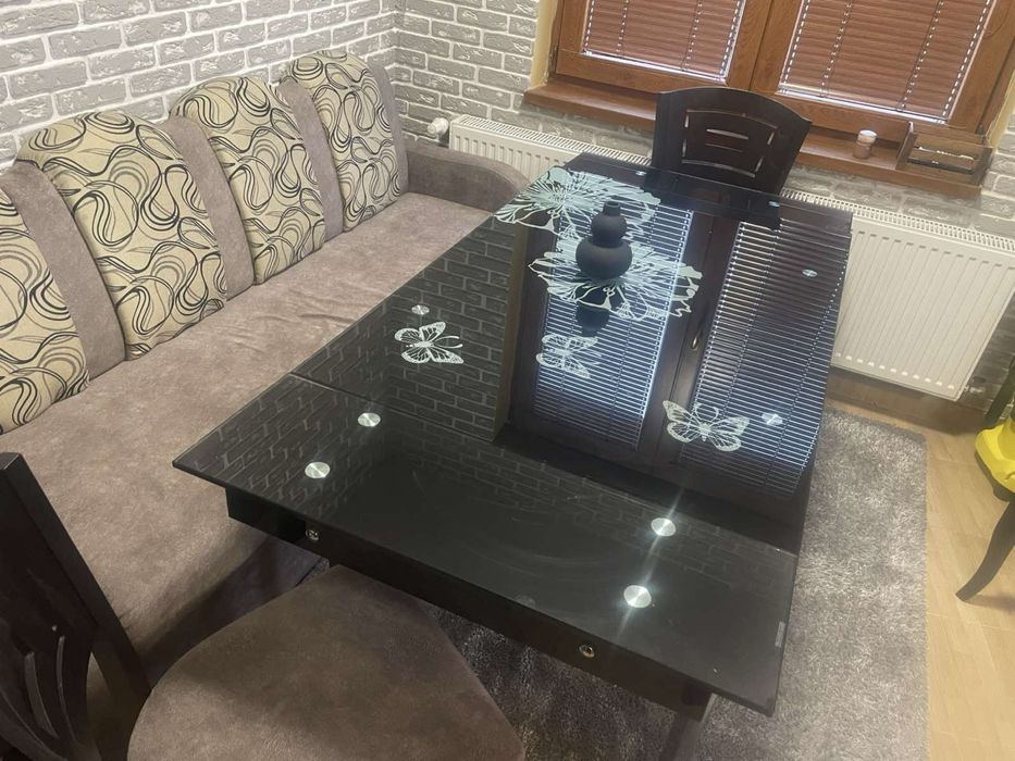 Кухнеска стъклена маса