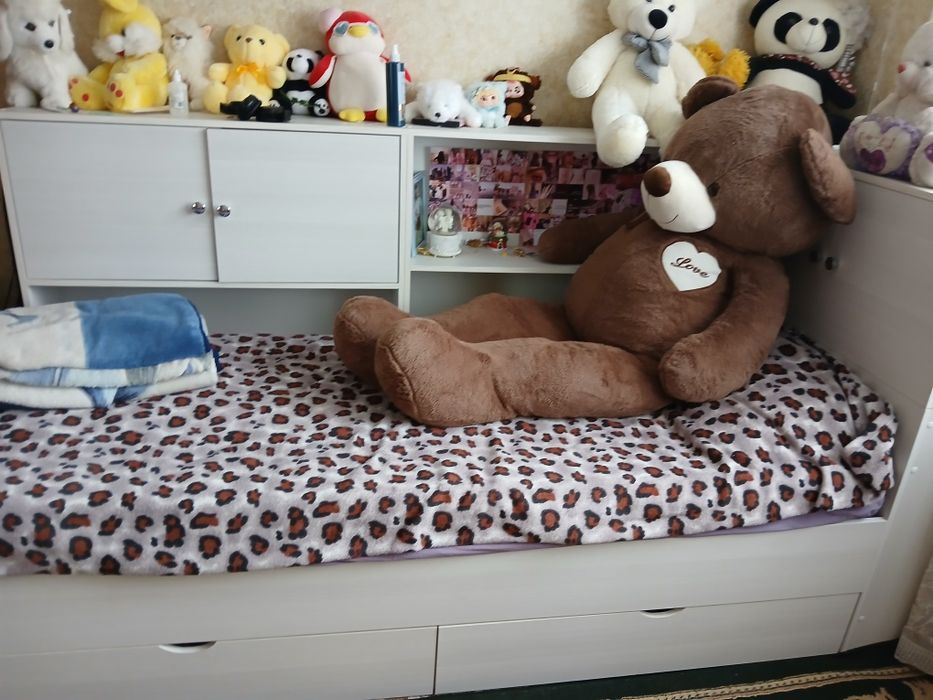 Продам кровать недорого.