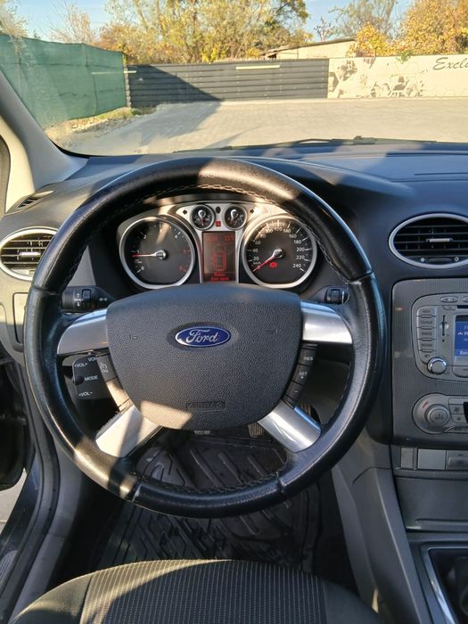 Ford Focus Titanium 2010 1.6 tdci