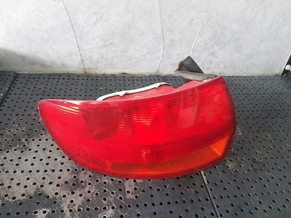 Stop tripla lampa stanga aripa audi a3 8p 8p4945095c