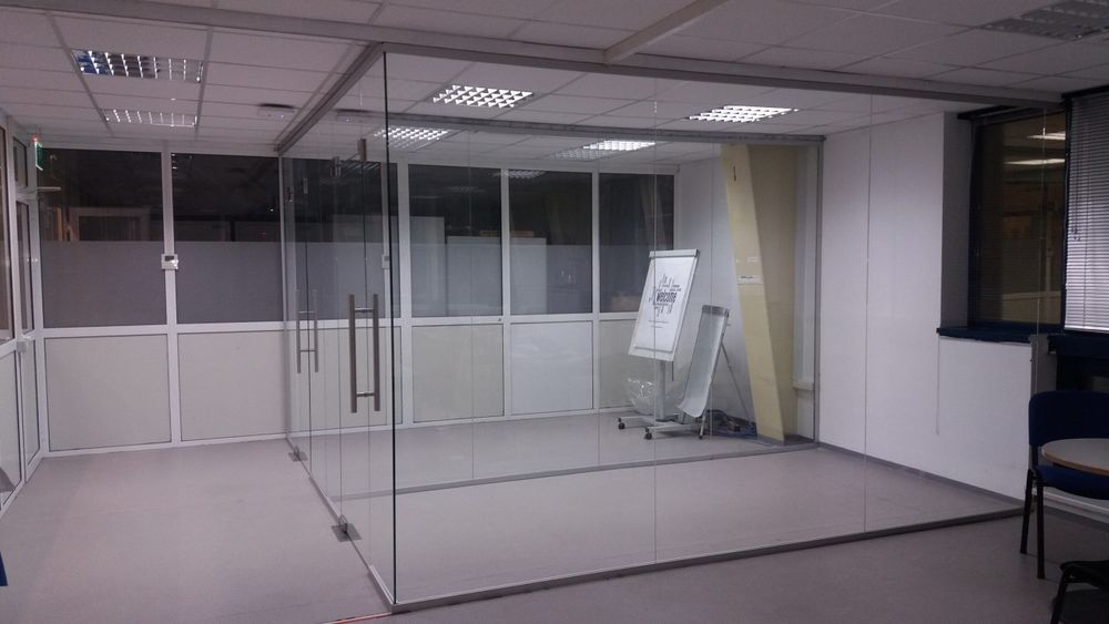 Închideri terase, balcoane, compartimentări cu sticla