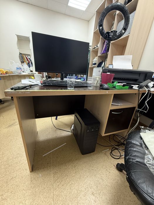 Столы офисные , дерево , качество отличное