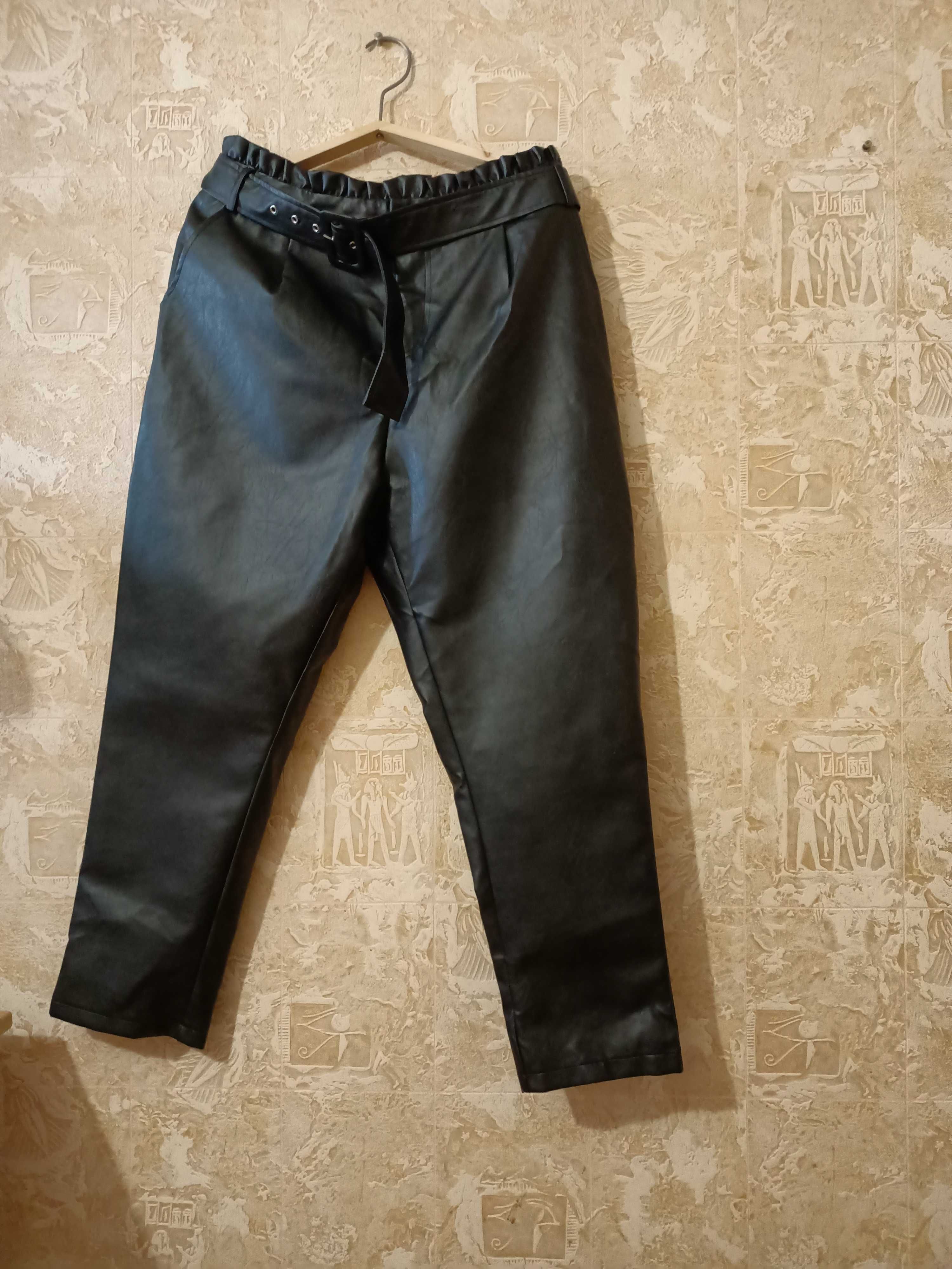 Продам новые женские черные брюки из искусственной кожи, размер 50