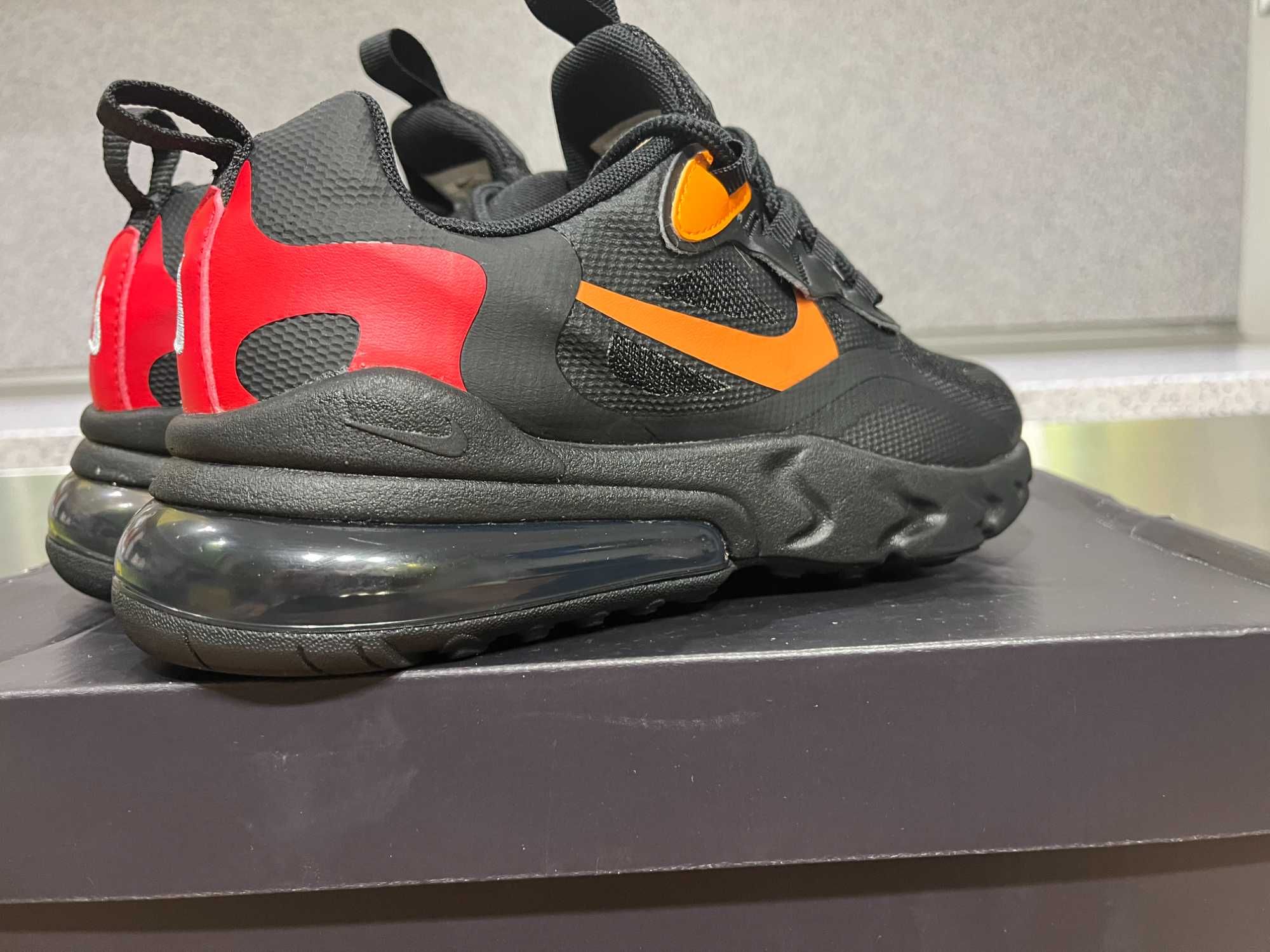 ОРИГИНАЛНИ *** Nike Air Max 270 React / Black Light Smoke Magma Orange