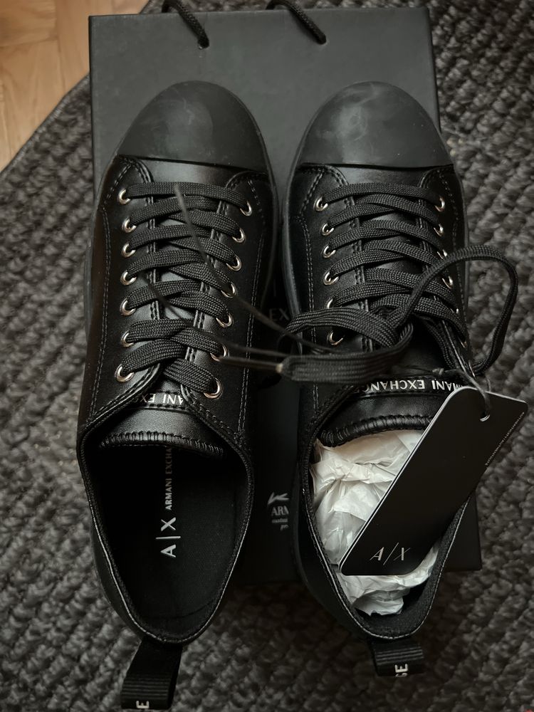 Нови оригинални Armani Exchange, 39 номер, кожени